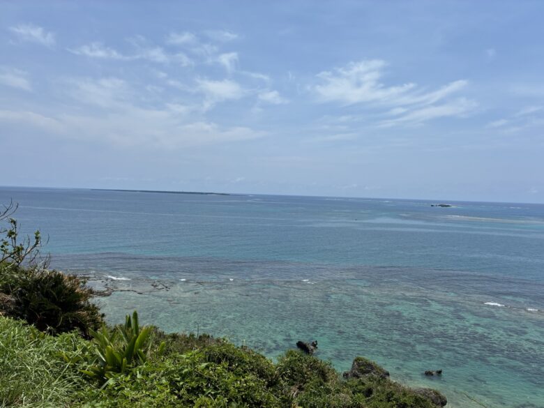 知念岬公園の岬の先端からの眺め